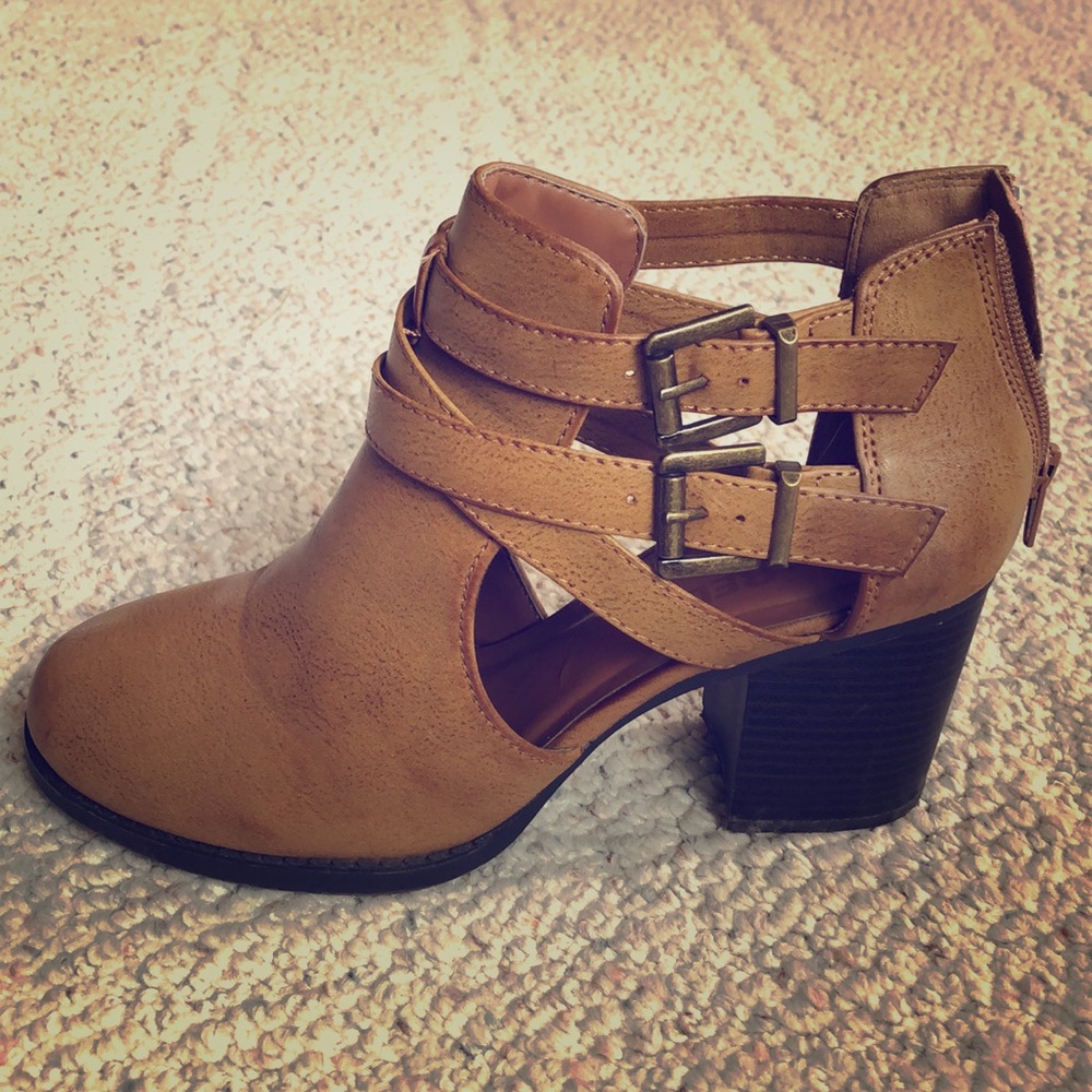 Unr8ed Tan Strapped Boots